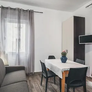 Bulldog Station With Private Wc, Ac, Tv , Mestre Włochy